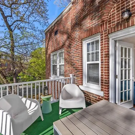 Holiday home Vibrant And Cozy 2br Near Uptown With Balcony *