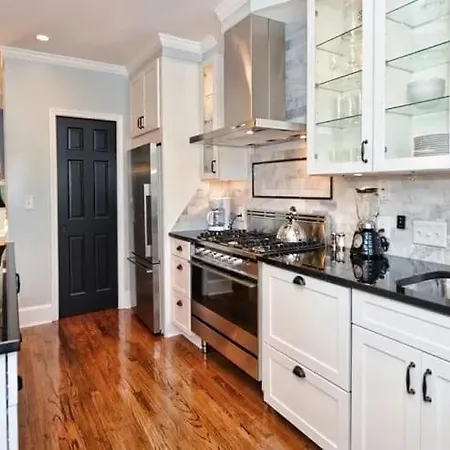 Holiday home Chic And Comfortable 2br Near Uptown Charlotte