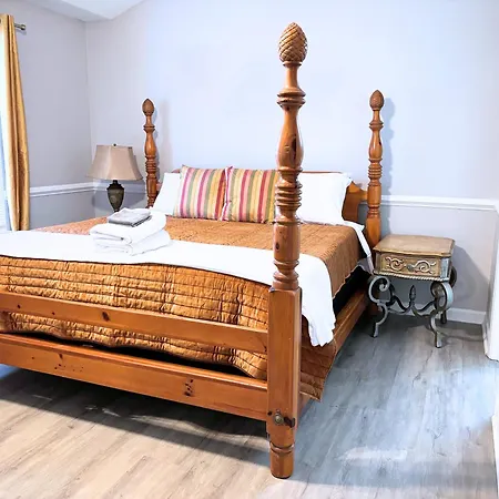 Holiday home Beautiful 2 King Bedrooms With Garage *