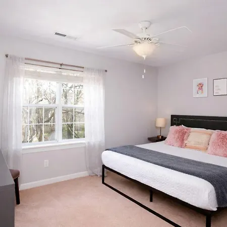 Suburban Sanctuary In Charlotte, North Carolina Holiday home Charlotte