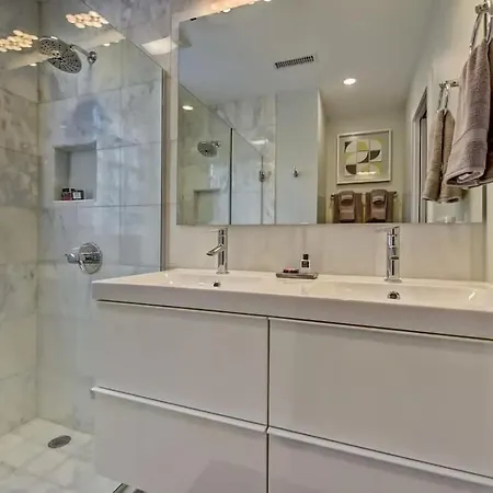 Holiday home Spacious With Easy Access To Uptown Charlotte
