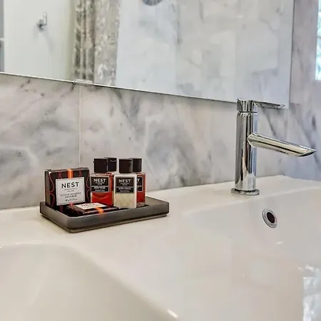 Modern 1br In The Heart Of Clt Holiday home *