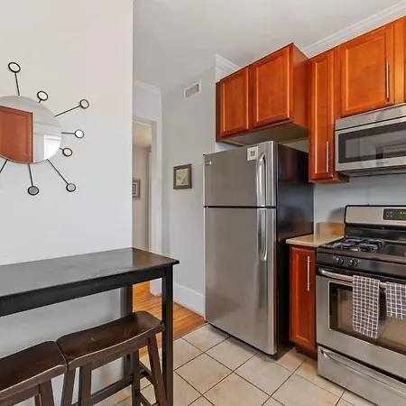 Bright And Restful 2br Near Uptown With Balcony Holiday home Charlotte