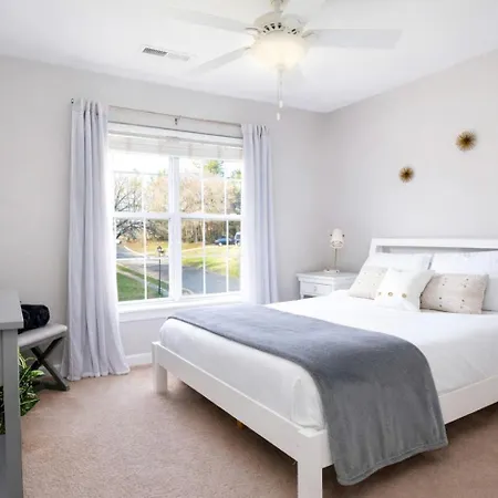 Suburban Sanctuary In Charlotte, North Carolina Charlotte