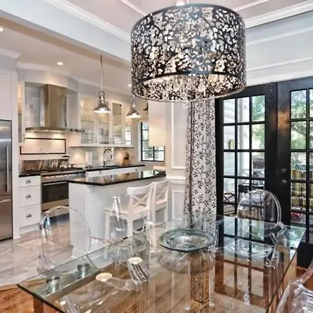 Relax Or Entertain In Luxurious 2br With Patio *