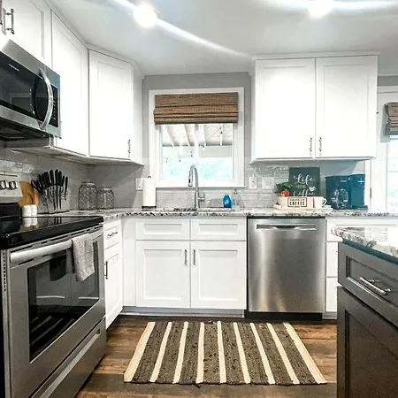 Family With Outdoor Living Areas And Foosball Table In Nc Holiday home *