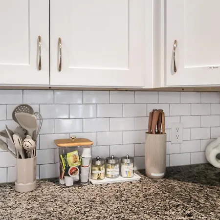 Uptown 3br | Hot Tub + Fire Pit