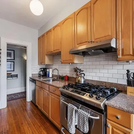 Spacious 2br In Myers Park With Sunroom *