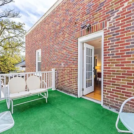 Holiday home Bright And Restful 2br Near Uptown With Balcony Charlotte