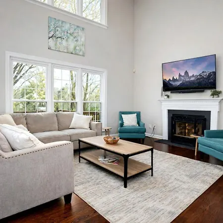 Holiday home Disconnect At With Great Surroundings In Charlotte, North Carolina