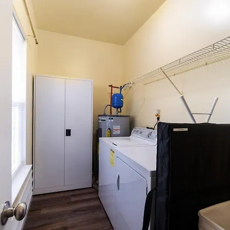 Uptown 3br | Hot Tub + Fire Pit