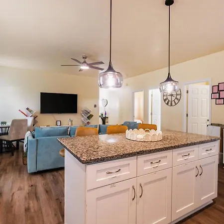 Uptown Charlotte 3Br | Grill + Fire Pit Holiday home Charlotte