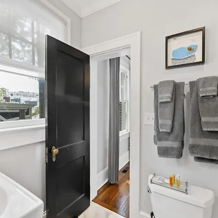 Holiday home 2 Bedroom In Myers Park With Comfortable Screened Porch