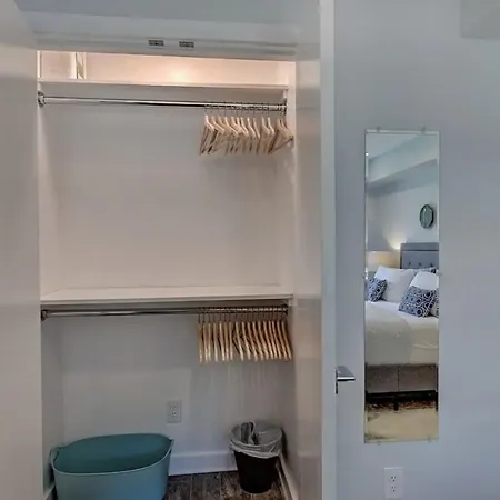 Spacious Conveniently Located 1br In Myers Park Holiday home *
