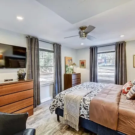 Holiday home Comfortable And Stylish Near Myers Park