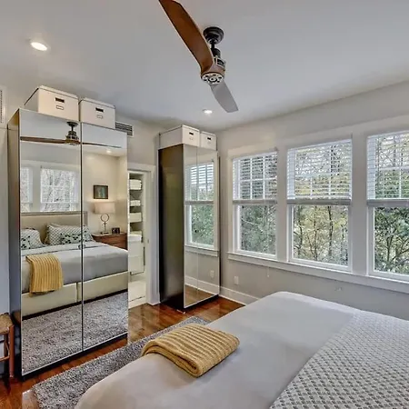 Modern 2br With Sunroom Near Uptown Holiday home *
