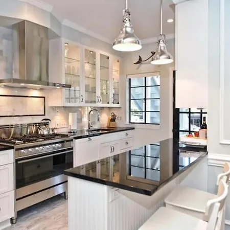Relax Or Entertain In Luxurious 2br With Patio * Charlotte