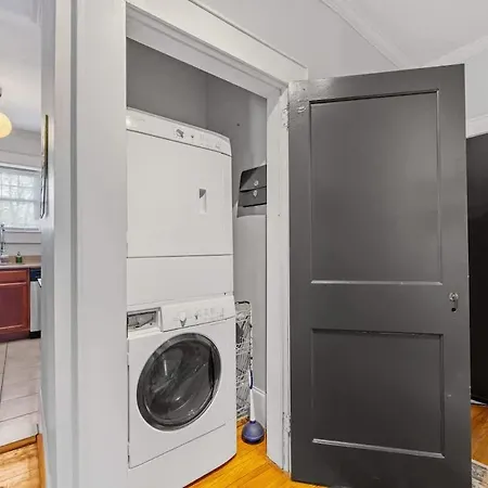 Holiday home Bright And Restful 2br Near Uptown With Balcony *