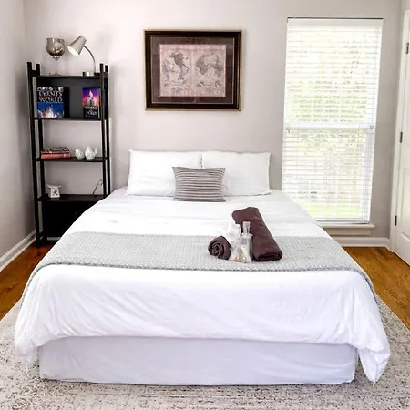 Holiday home Suburban Sanctuary In Charlotte, North Carolina Charlotte