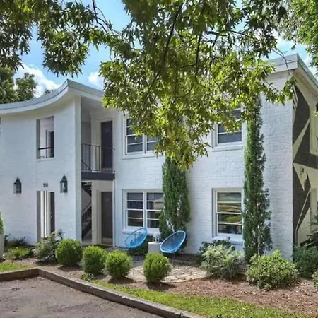 Holiday home Spacious With Easy Access To Uptown