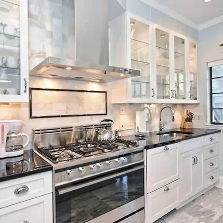 Holiday home Relax Or Entertain In Luxurious 2br With Patio Charlotte