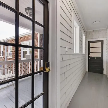 Bright And Restful 2br Near Uptown With Balcony Holiday home *