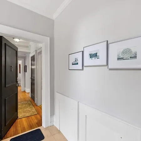 Chic Comfortable 2br With Porch Near Dilworth