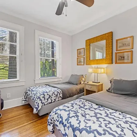 Holiday home Stylish Myers Park 2 Bedroom With Screened Porch
