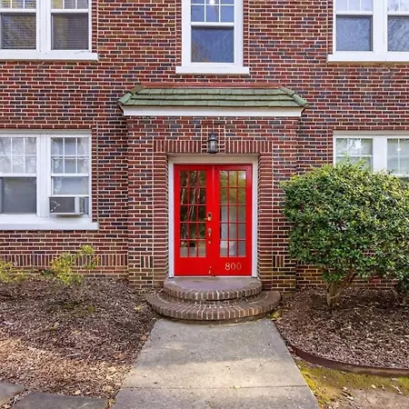 Holiday home Vibrant And Cozy 2br Near Uptown With Balcony *