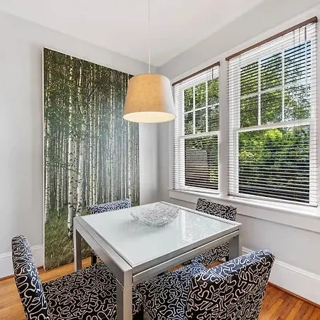Spacious 2br In Myers Park With Sunroom