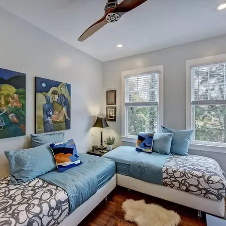 Modern 2br With Sunroom Near Uptown Holiday home *