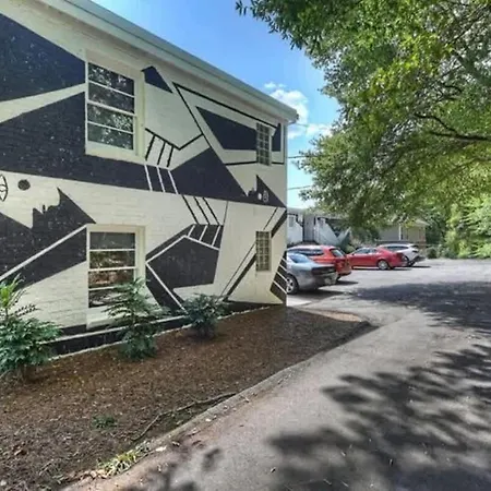 Spacious With Easy Access To Uptown * Charlotte