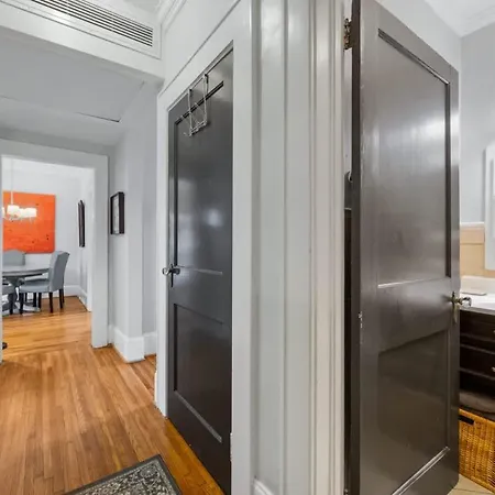 Chic Comfortable 2br With Porch Near Dilworth *