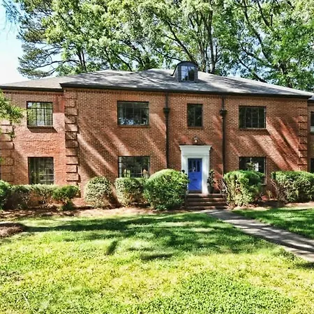 Beautifully Furnished Modern 2br With Balcony * Charlotte