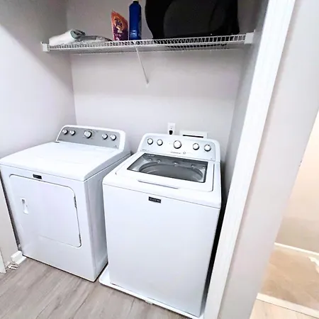 Beautiful 2 King Bedrooms With Garage Charlotte