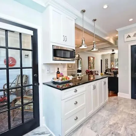 Holiday home Relax Or Entertain In Luxurious 2br With Patio Charlotte