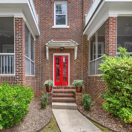 Chic Comfortable 2br With Porch Near Dilworth