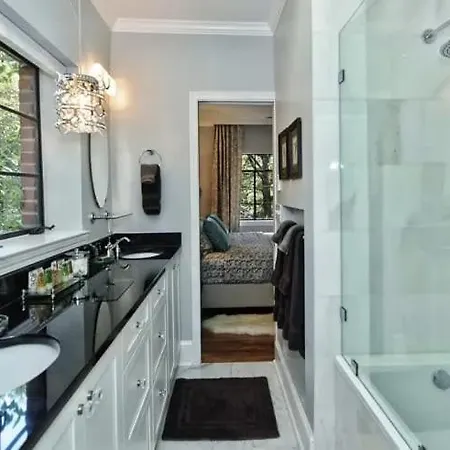 Chic And Comfortable 2br Near Uptown