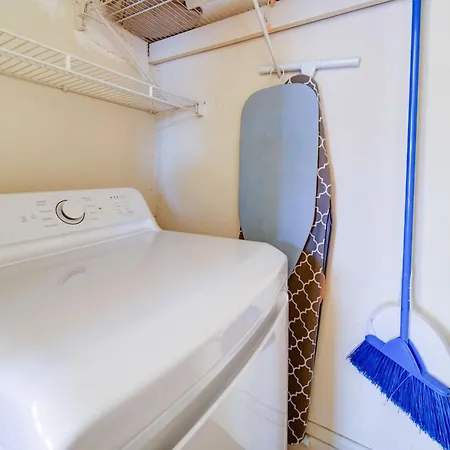 Elegant 1br King Condo, Elizabeth-plaza Midwood Holiday home