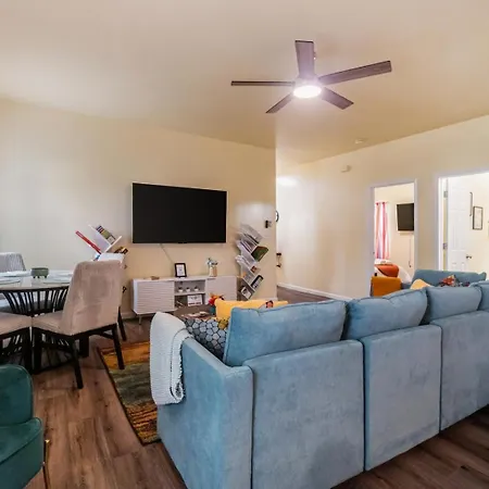 Holiday home Uptown Charlotte 3Br | Grill + Fire Pit Charlotte
