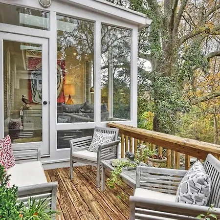 Modern 2br With Sunroom Near Uptown Holiday home