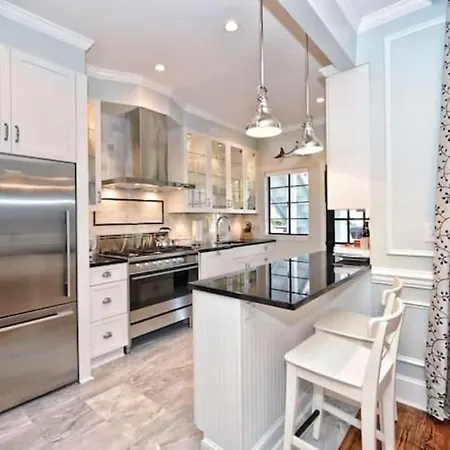 Relax Or Entertain In Luxurious 2br With Patio