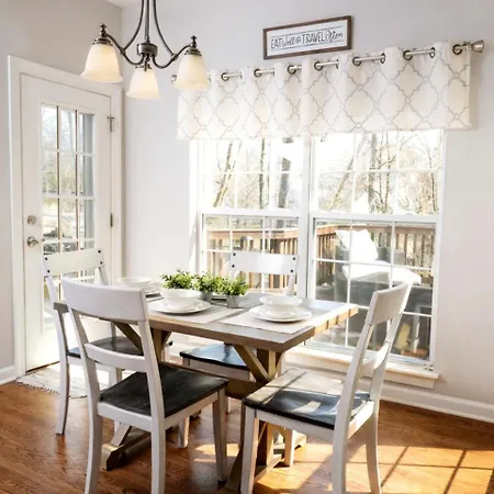 Suburban Sanctuary In Charlotte, North Carolina Holiday home Charlotte