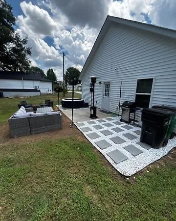 Holiday home Uptown 3br | Hot Tub + Fire Pit