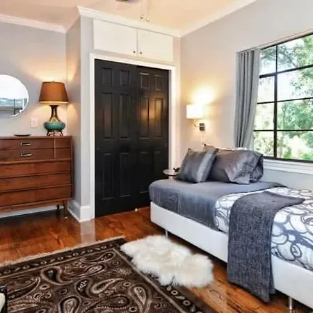 Chic And Comfortable 2br Near Uptown