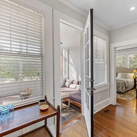 Stylish Myers Park 2 Bedroom With Screened Porch Holiday home *