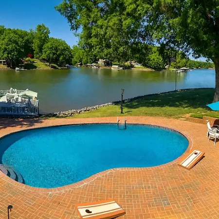 Cozy With Swimming Pool In Charlotte, North Carolina *