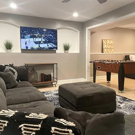 Family With Outdoor Living Areas And Foosball Table In Nc Holiday home *