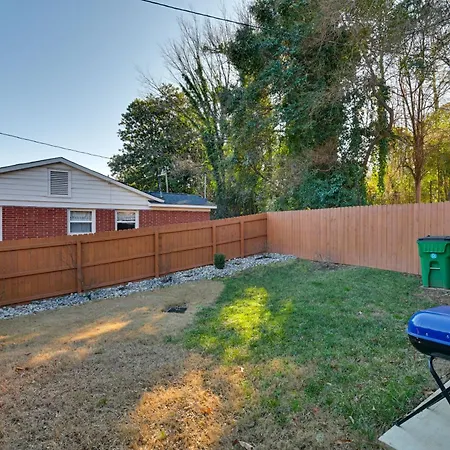 Getaway With Yard - 3 Mi To Uptown! Holiday home Charlotte