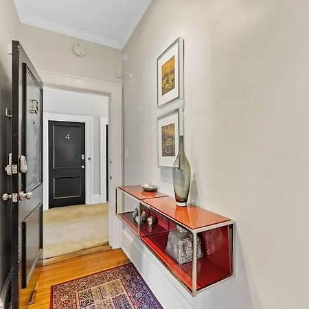 Contemporary 2br In Myers Park With Screened Porch